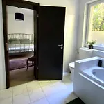 Rozsa Vendeghaz Ingyenes Parkolassal Δωμάτια σε οικογενειακή κατοικία *