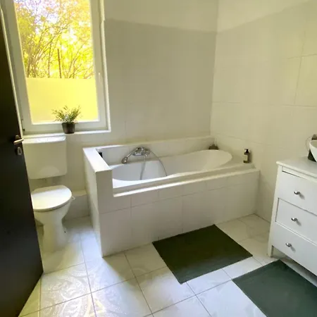 Rozsa Vendeghaz Ingyenes Parkolassal * Nagykovacsi