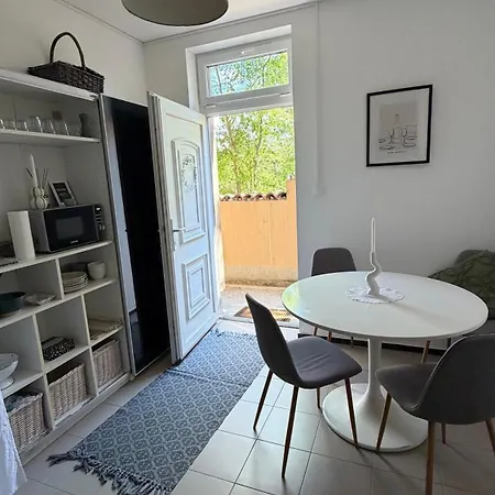 Rózsa Ingyenes Parkolással Quarto em Acomodações Particulares