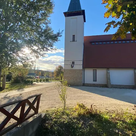 Rózsa Ingyenes Parkolással Nagykovacsi